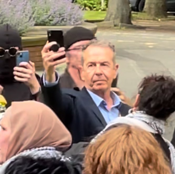 Hi @UniofNewcastle. I believe this guy is an employee of yours. Yesterday, he strode through the #Rafah demo & proceeded to film protestors. I felt it was deliberately provocative & added to the tension. Could you DM me his name so I can make a complaint about his behaviour? TY