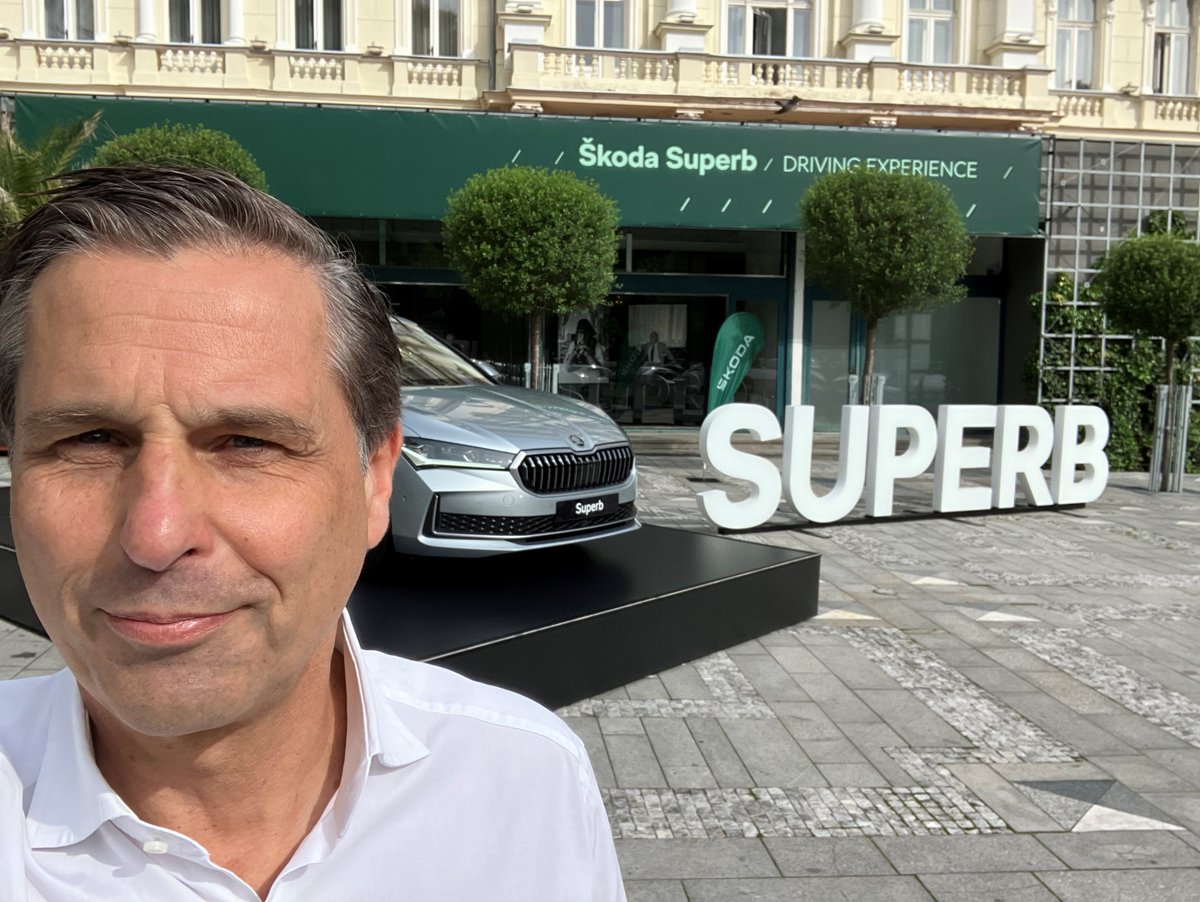 In his latest LinkedIn update, #Skoda CEO Klaus Zellmer sends greetings from the international test drives of the #SkodaSuperb Hatch in Karlovy Vary. 🙌 He highlights some of the model's key strengths. Read his post and stay up to date by following him here: