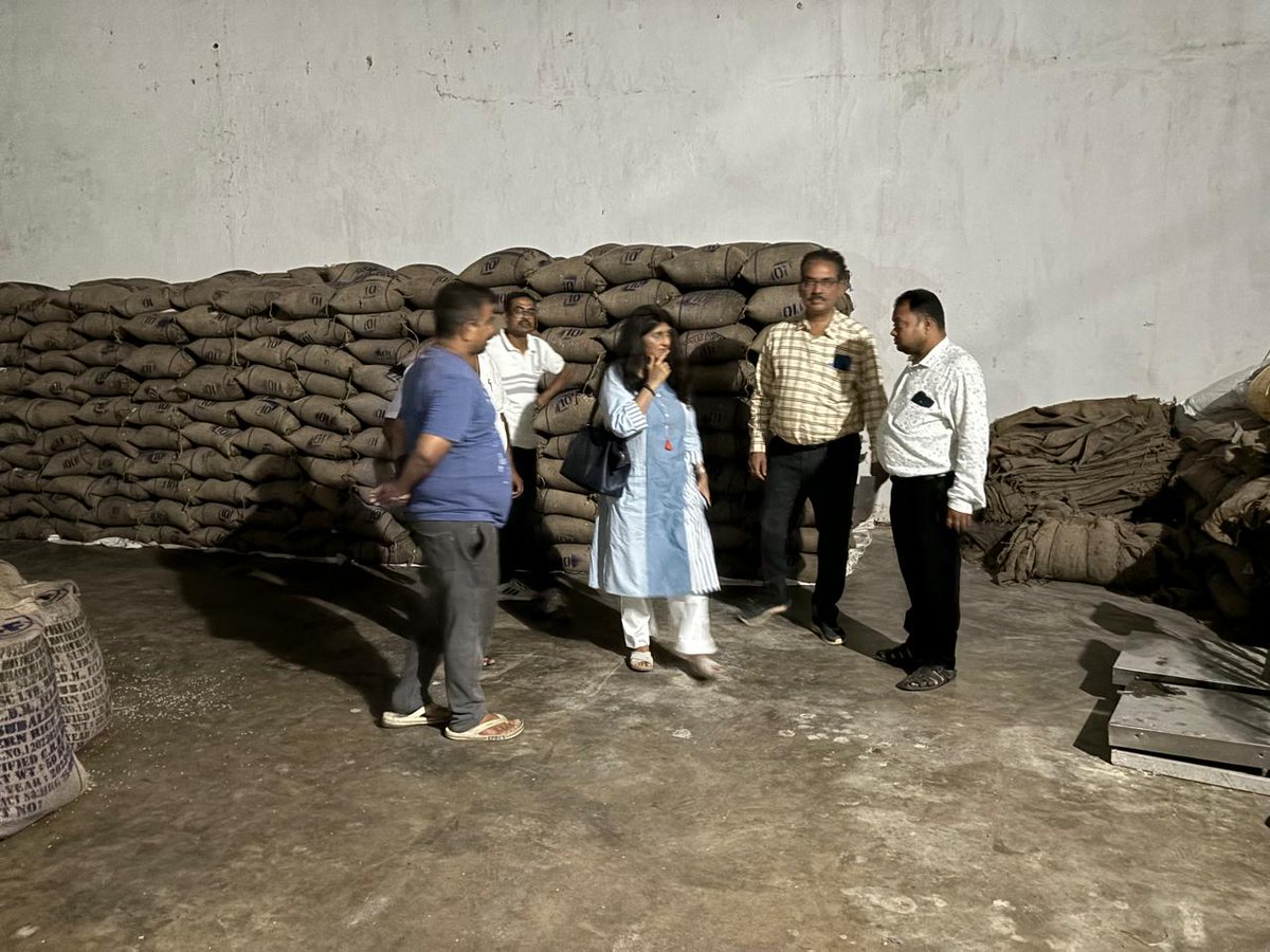 Malkangiri: State Project Associate, UN WFP, India, Ms. Mona Jethwa visited rice mill, FRK plant & OSWC to oversee rice fortification activities. #Odisha