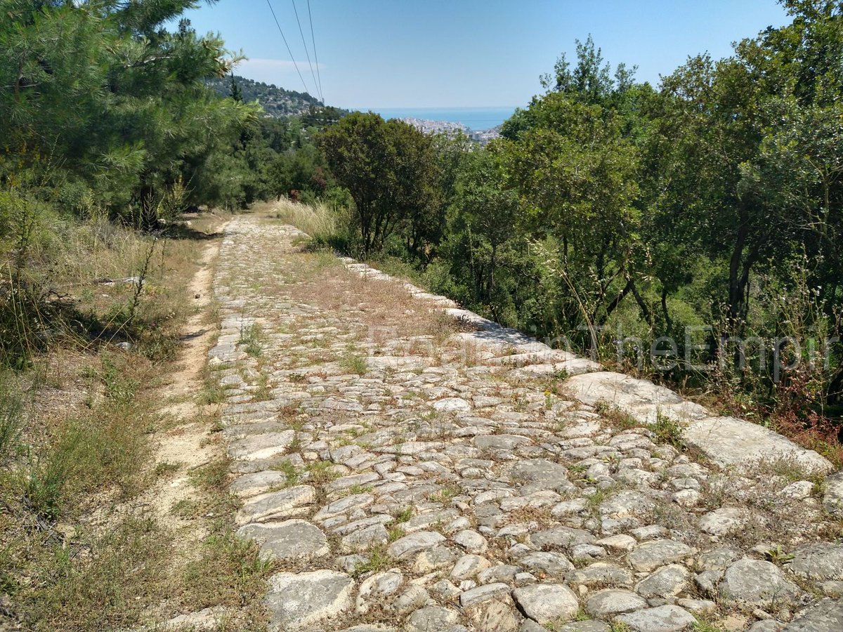 A visit today to #Kavala, and though nothing really remains of the city's ancient predecessor, Neapolis, there are a few fantastic stretches of the Via Egnatia on the outskirts of the city.

#Archaeology #RomanArchaeology #Greece