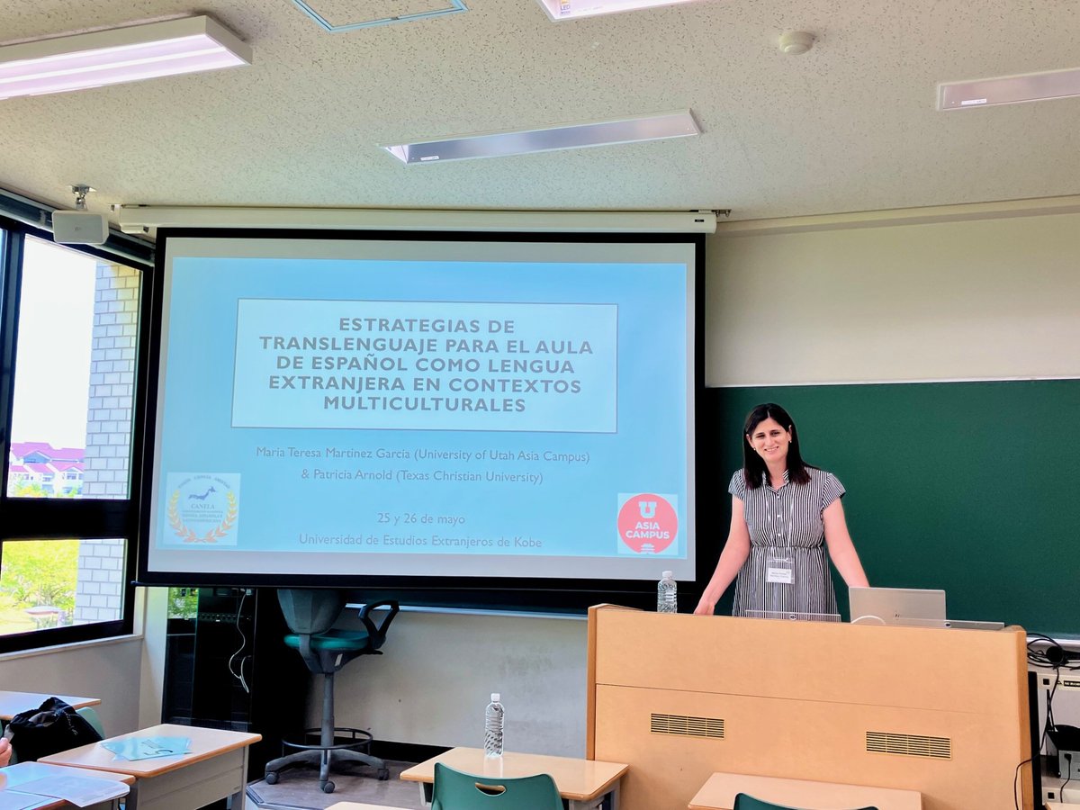 Our Spanish Professor Maria Teresa Martínez García from UAC recently presented in Japan, captured by fellow Spanish Professor Tanya Flores!