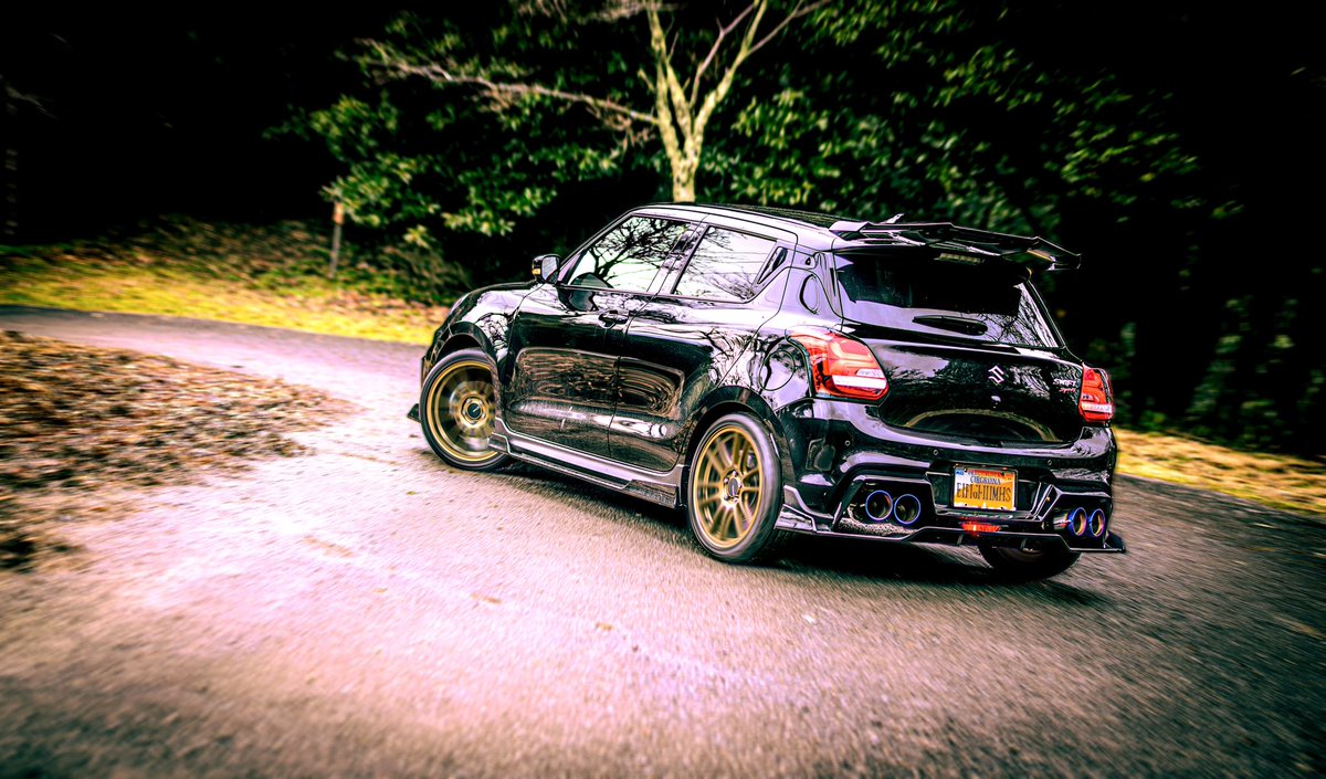 #これを見た人は愛車の背景が緑の画像を貼れ