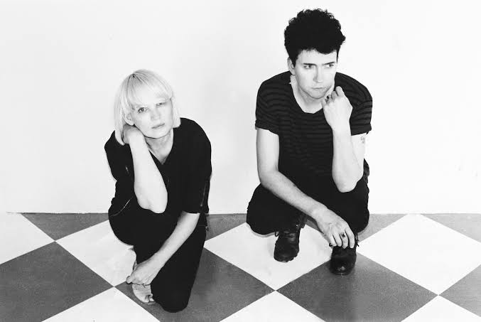 The Raveonettes anunció el álbum 'Sing...' con covers a The Cramps, The Velvet Underground, The Shangri-Las y Buddy Holly. Escuchen su versión del clásico 'All I Have To Do Is Dream' de The Everly Brothers: tinyurl.com/mryyabss