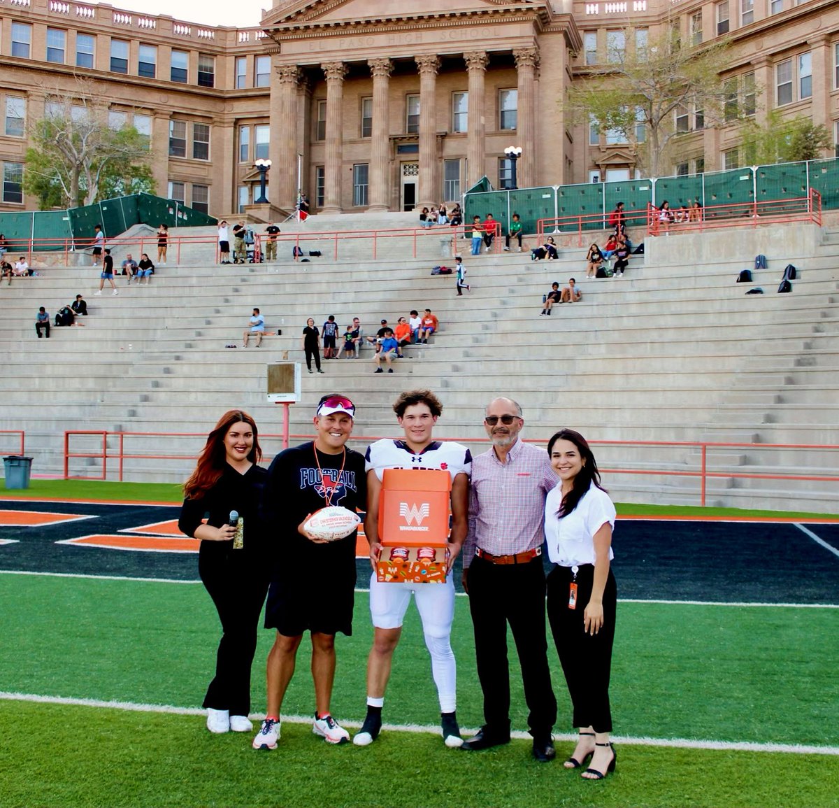 Congratulations to @ElPasoFB P @valen_skies on being presented with his @whataburger Super Team Award!

@elpasohs | @EPISDathletics | @dctf | #whataSuperTeam #whataburger #txhsfb #dctf