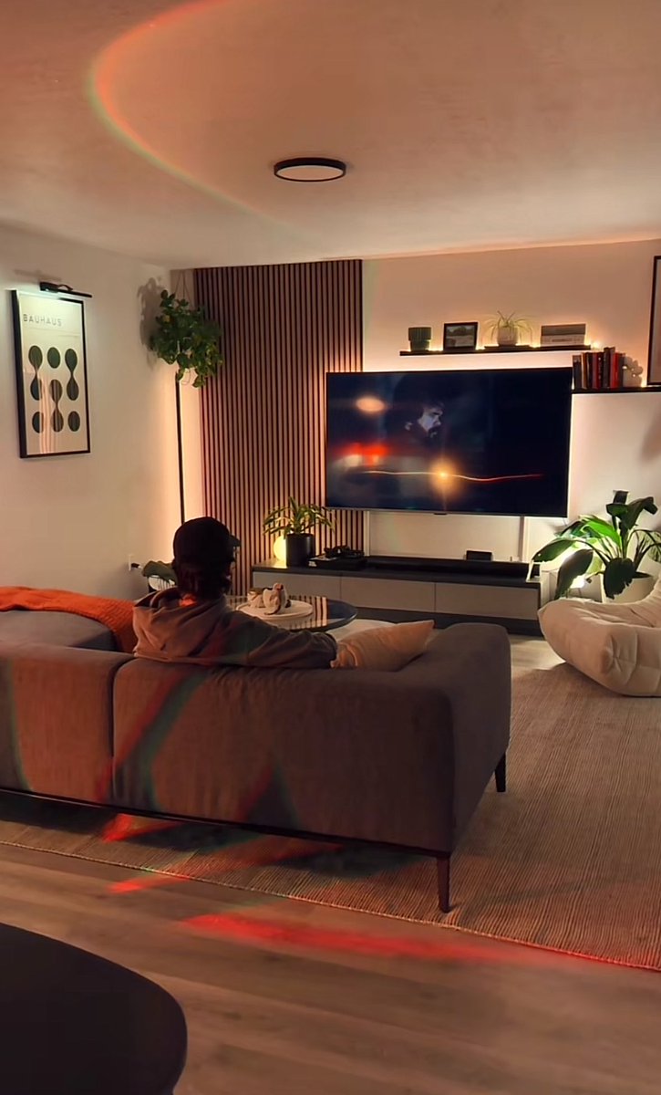 MrFourToEight's tweet image. Interior design hack: Just never use your overhead general lighting ever again

Brings a room from a 3/10 to 8+/10 every time.