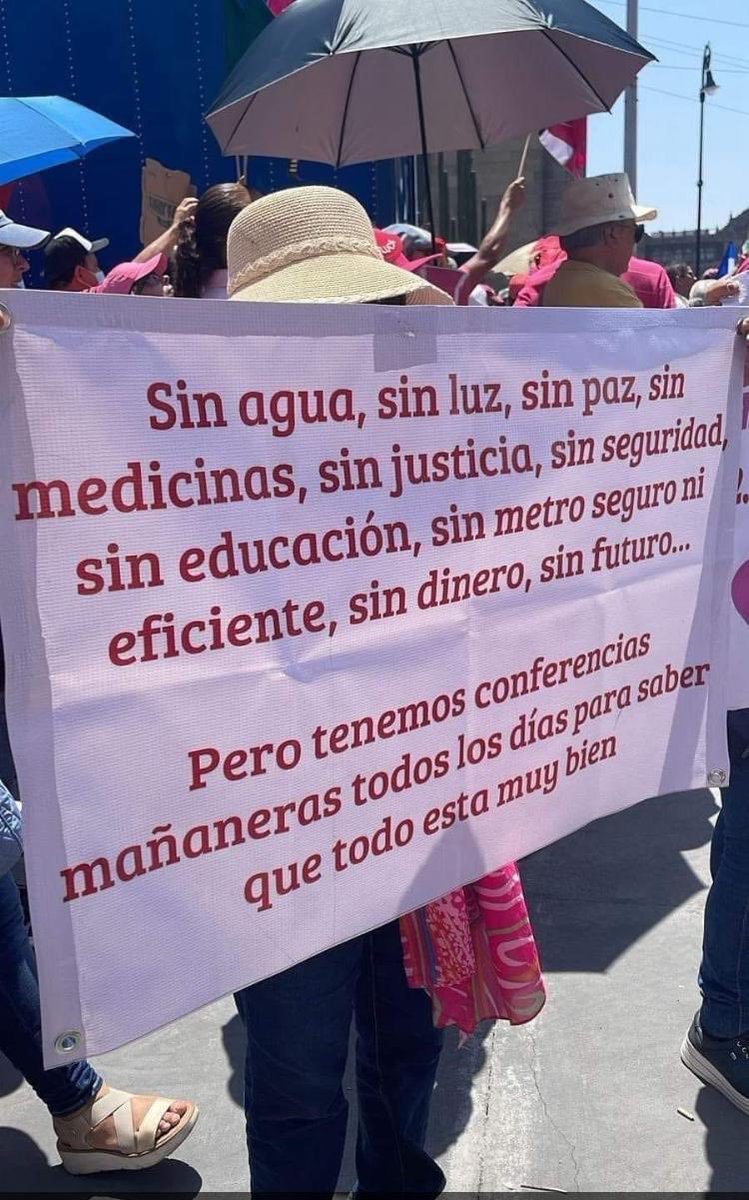 Hay tienen a su gobierno de saliva. Porque en los hechos fracasaron. Nos robaron y saquearon. Pero dice López que todos están muy felices! Salgamos a votar masivamente para mandarlos a todos estos delincuentes Morenistas junto con su presidente directo a la chingada!! 🤷‍♀️🤷‍♀️🤷‍♀️