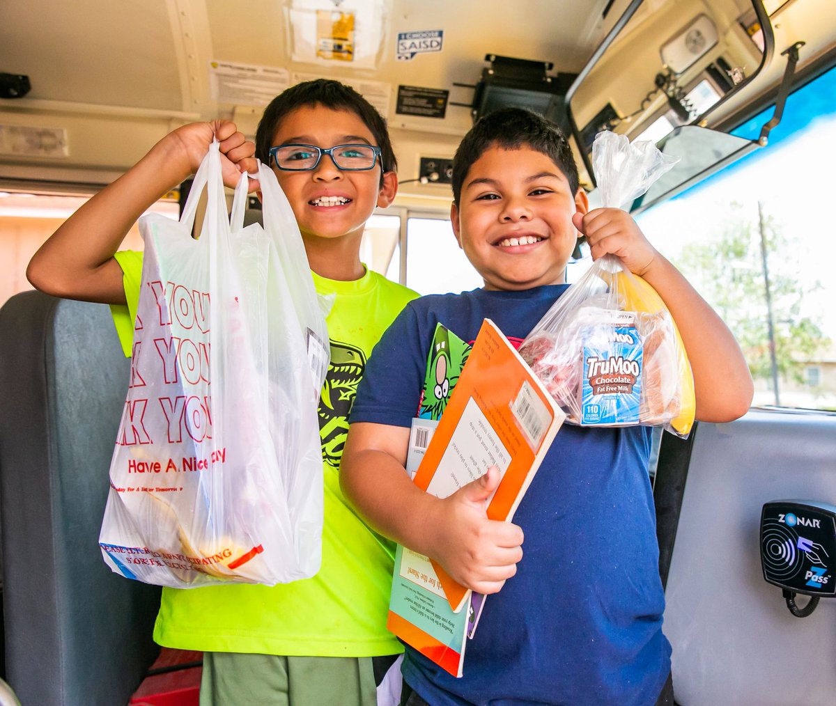 The #SummerEBT program provides grocery benefits to school-aged children throughout the summer. Benefits are automatic for many, but some families may need to apply. Check your qualification status at bit.ly/3URvObF 🍎🥦 #NoKidHungry #EndSummerHunger #SummerMealsForKids