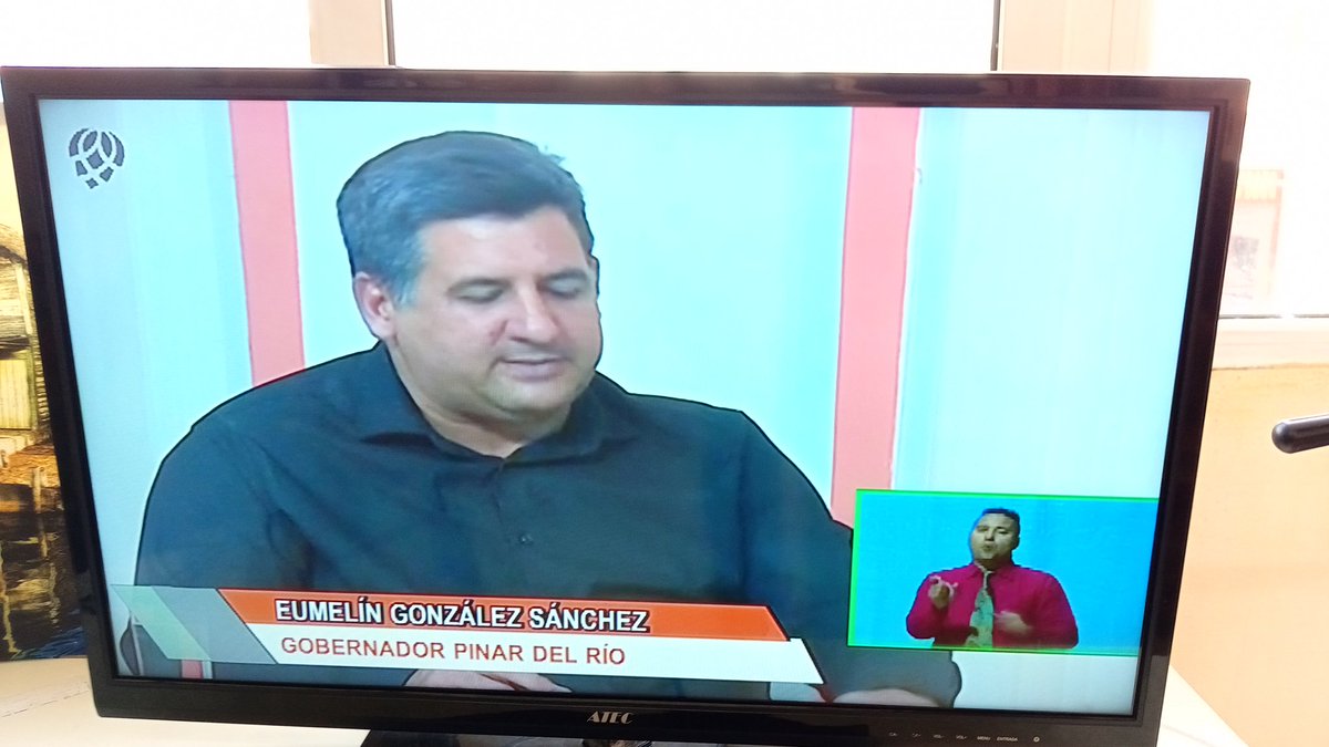GrandaMorejon's tweet photo. En comunicación con el pueblo, ahora en @TelePinar, @YamileRamosCord y @eumelin5, junto a otros compañeros de Recursos Hidráulicos y Acueducto, informan sobre las acciones que se desarrollan para asegurar el abasto de agua, en #PinardelRío.
#Cuba 
#PinarXNuevasVictorias https://t.co/FQIcn3aZkK