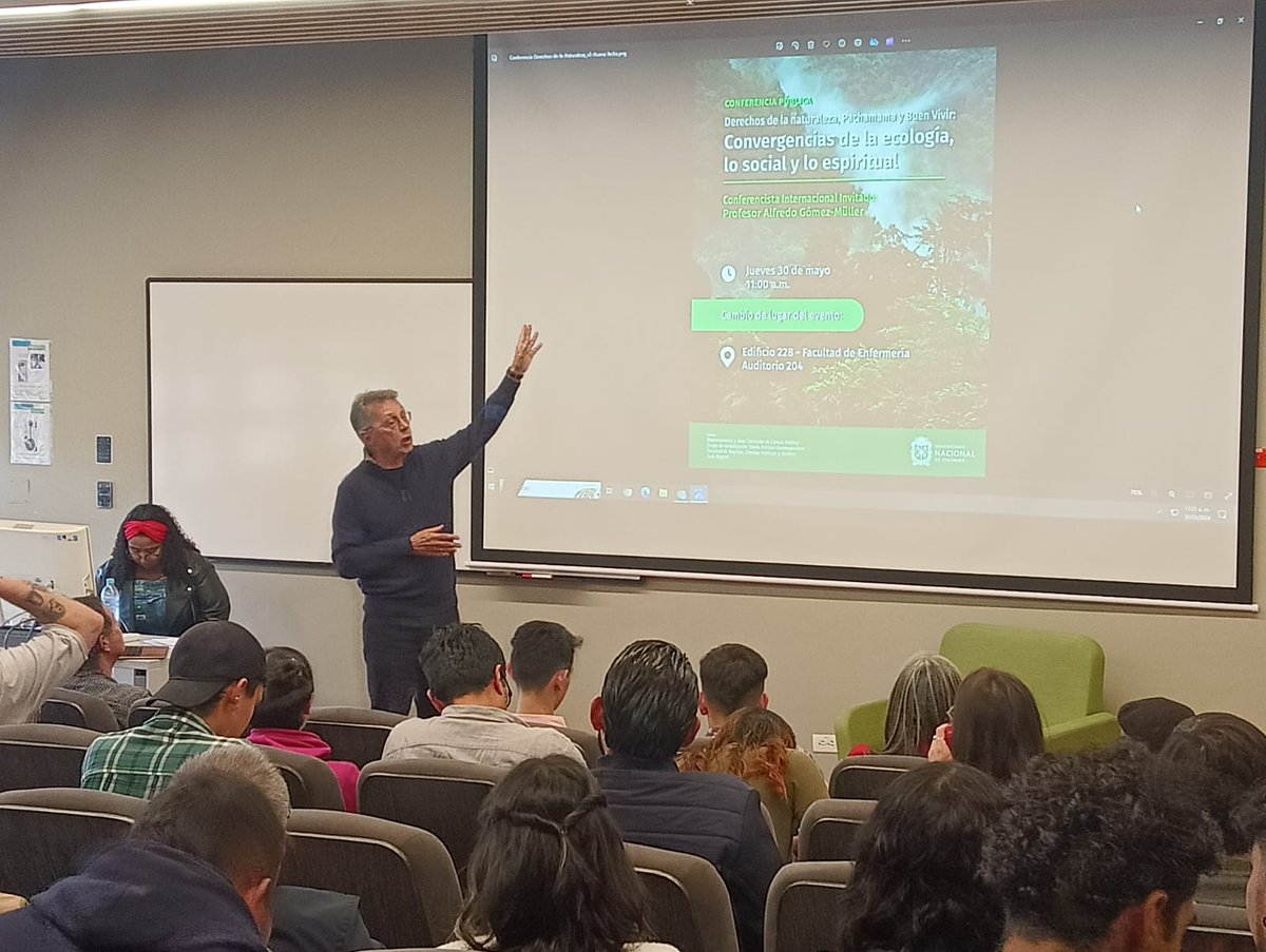 #AEstaHora nos acompaña el Profesor Alfredo Gómez Müller en el auditorio 204 del edificio 210, el cual nos relata la relación entre la protección de la Pachamama y el buen vivir. Conéctate al evento #EnVivo
A través de bit.ly/Derechos_Natur…

#SomosReflexion #SomosUNAL #FDCPS