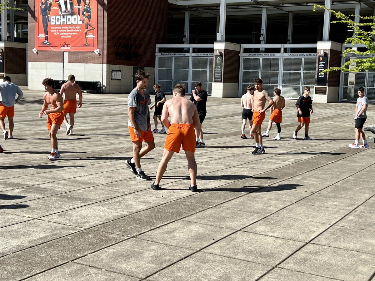 Took advantage of the ☀️ and brought practice outside this morning!

#GoBeavs