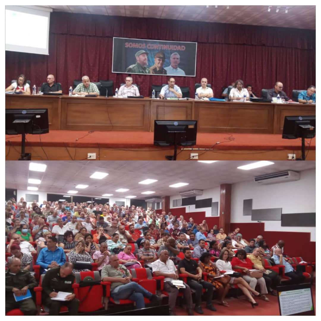 Participamos en reunión, junto a las autoridades de los territorios y directivos que radican en #LaHabanaDeTodos de diferentes subordinaciones, donde evaluamos temas de impacto para la vida económica y social.
#LaHabanaViveEnMí