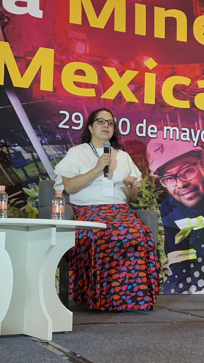 Outletminero's tweet photo. 🔴 En el foro "Retos de la Minería Mexicana" 

🤝 Se está llevando a cabo el panel "El cierre socioambiental de minas" 💬

👥 Coordinadora:
Mtra. Marisol Barragán Mendoza, Country Manager y Directora General de Minera San Xavier, New Gold

🎤 Panelistas:
- Antrop. Rosario Margarita Uzcanga Vergara, Directora de Investigación y Derechos Humanos en ALS Consultoría
- M. en C. Diana Corona Vadillo, Directora de Sustentabilidad de ALS Consultoría
- Dra. Violeta Anaya Zamora, Gerente de Medio Ambiente en Compañía Minera Cuzcatlán

🌱 Un espacio para abordar los desafíos y soluciones del cierre de minas de manera responsable y sostenible. #Minería #ForoMinería #Sustentabilidad