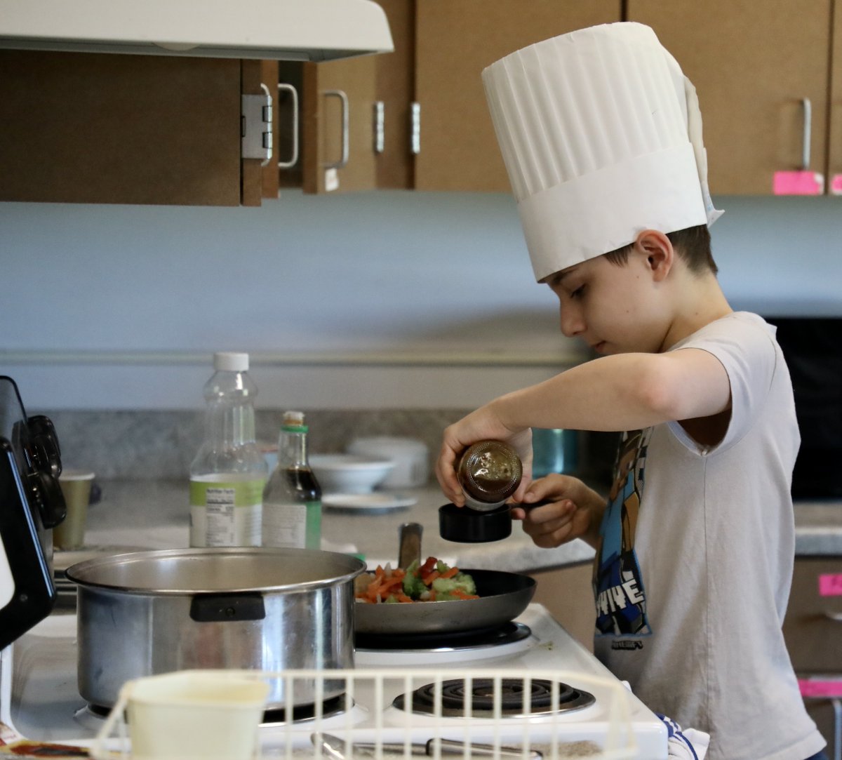 🧑‍🍳👩‍🍳Today was Iron Chef day at the Middle School & the kitchen was B U S Y !! We also had a visit from @13WHAM so be sure to tune in to tonight's newscast to see how our students did in the art of culinary preparation & presentation! #GanandaProud