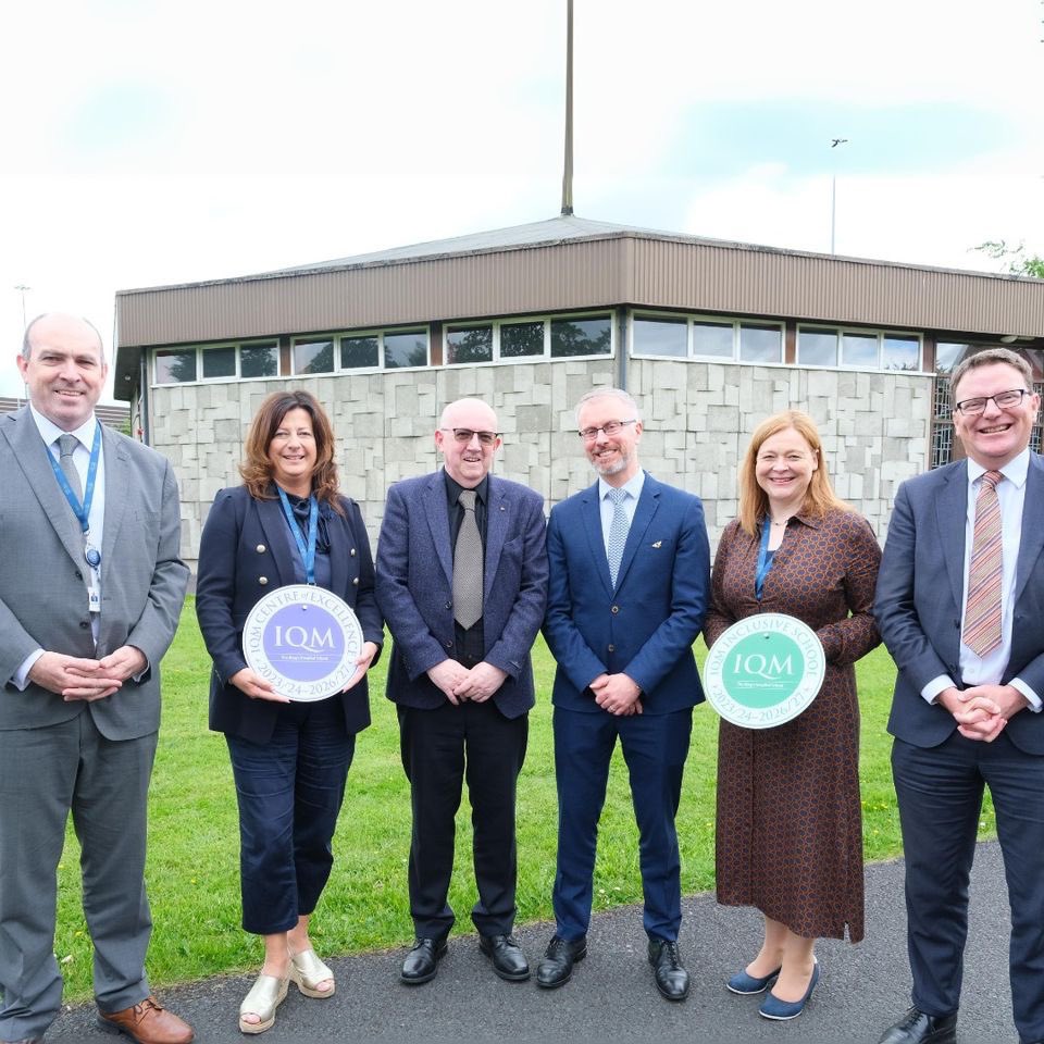 Kings_Hospital's tweet photo. Today we were honoured to have @KHPPU Minister for Children, Equality, Disability, Integration &amp; Youth @rodericogorman present the @iqmaward to the school community.

KH is the 1st school in the rep. of Ireland to receive an Inclusive School Award with Centre of Excellence status https://t.co/qloJ1btlrT