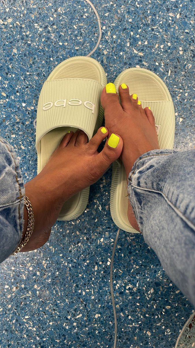 ☺️

#prettyfeetgang #prettytoes #prettyfeettakeover #perfecttoes #ebonytoes #prettyfeetnation #anklet #footarch #footfettish #softfeet #ebonysoles #ebonysolesntoes #ebonysolesfetish #pedicuredtoes #TX #CA #WA #AZ #footarch #footfettish #footfreak #NC #SC #GA #VA #NY #MD #DC