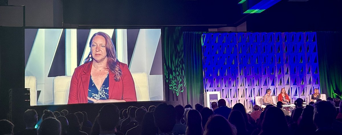 So glad to kick off the day hearing from <a href="/LynnOvermann/">Lynn Overmann</a> <a href="/BeeckCenter/">Beeck Center</a> about the civic tech ecosystem &amp; our unique superpowers! #CFASummit