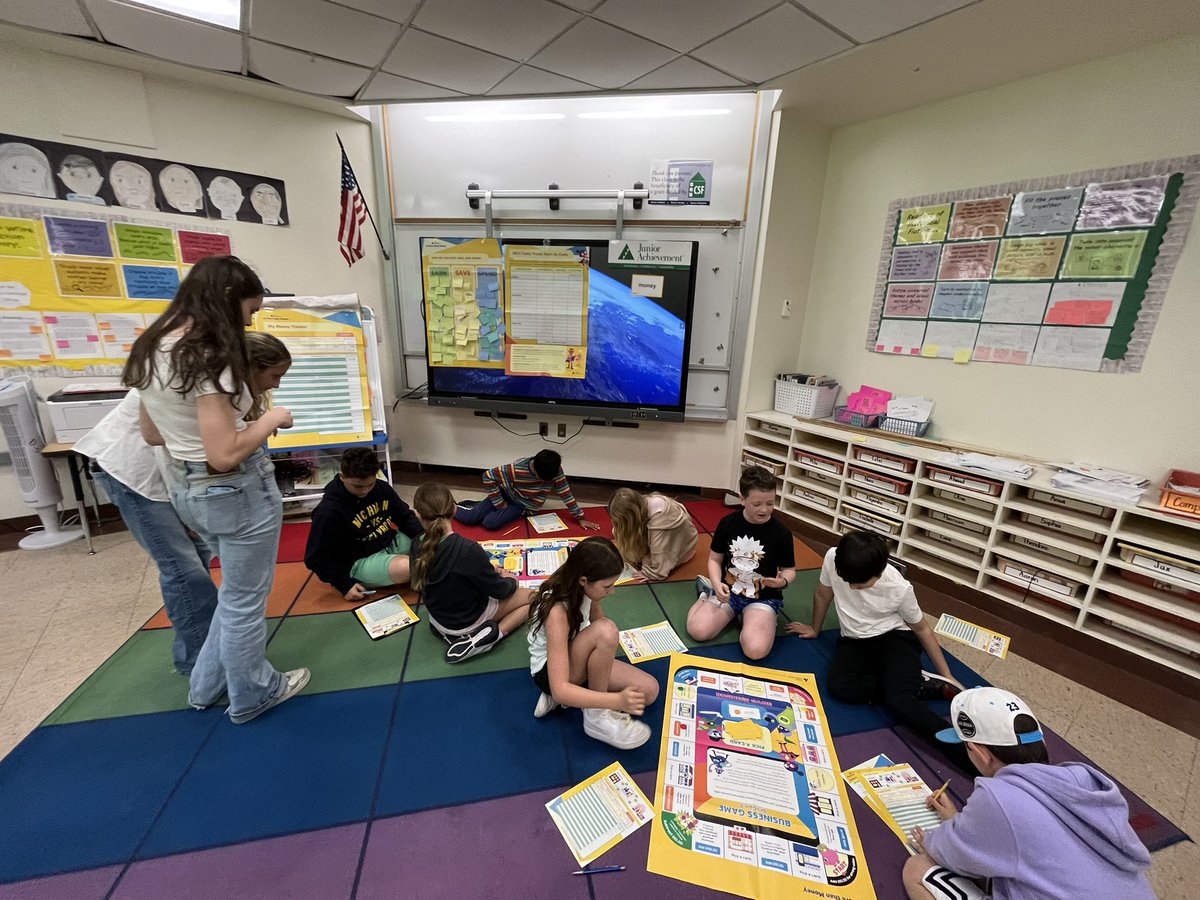 Students from Greeley inspire young minds! 🙌 Today, they visited 4th grade classrooms to teach the Junior Achievement program, fostering financial literacy and entrepreneurship. Proud of our future leaders! 🌟 #FutureLeaders #JuniorAchievement #WeAreChappaqua