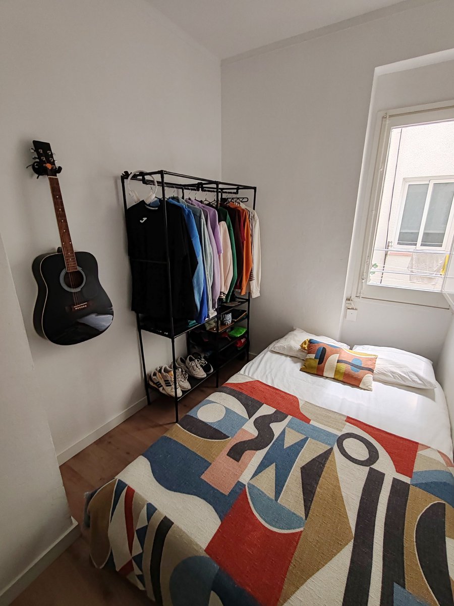 lqurv's tweet photo. Alquilamos habitación individual/doble en piso LGTBIQ+🏳️‍🌈 en Barcelona - Sants/Les Corts por 350€ gastos incluídos. A poder ser vegetarianx/veganx, y con ganas de hacer vida de pisito con nosotras 🥰 https://t.co/y0mv6AP7rS