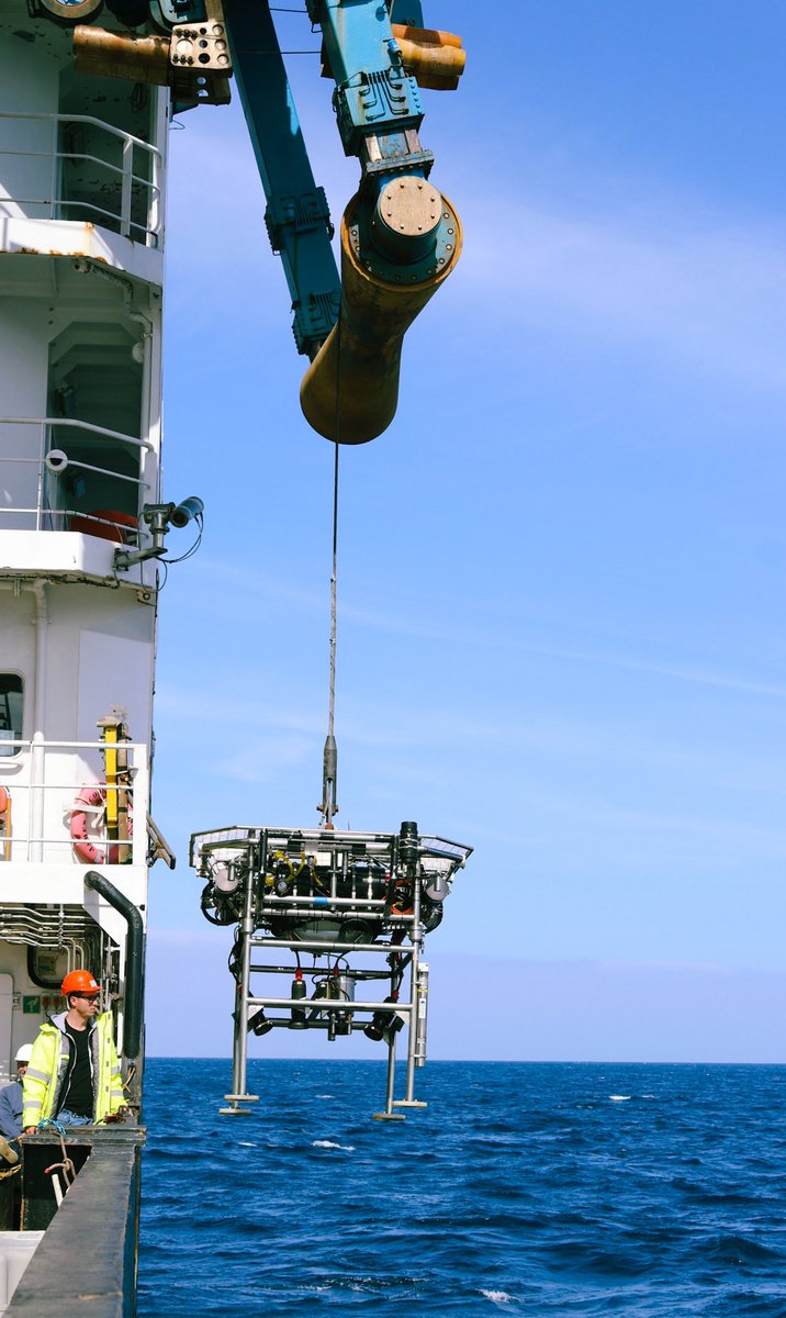 skein_lisa's tweet photo. HyBIS on its way to the abyss for camera surveys tonight at @PAP_observatory 
#JC263
@NOCnews https://t.co/Fxe5ybBu64