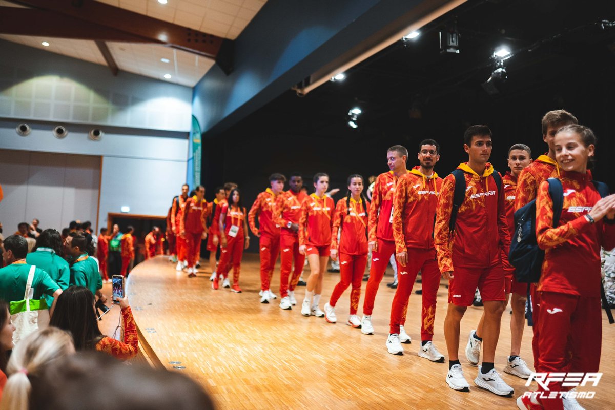 Desfile inaugural de #Annecy2024 ✅

Pendientes del tiempo que apunta 🌧️ 

#EspañaAtletismo ha presentado a su equipazo 🔝 #PasiónPorCompetir 

📸 José Miguel Muñoz ⬇️
rfea.miguelez.photos/evento/591/300…