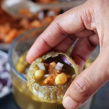 GabbbarSingh's tweet image. Paani puri is a dish likely invented by Aliens. 

Has no cousins in any other cuisine. Like most street food, it didn&apos;t come from Iran or Middle east, it existed in India as early as 600 BC. The popular origin stories trace it back to Mahabharata. Saying Draupadi was the one who…
