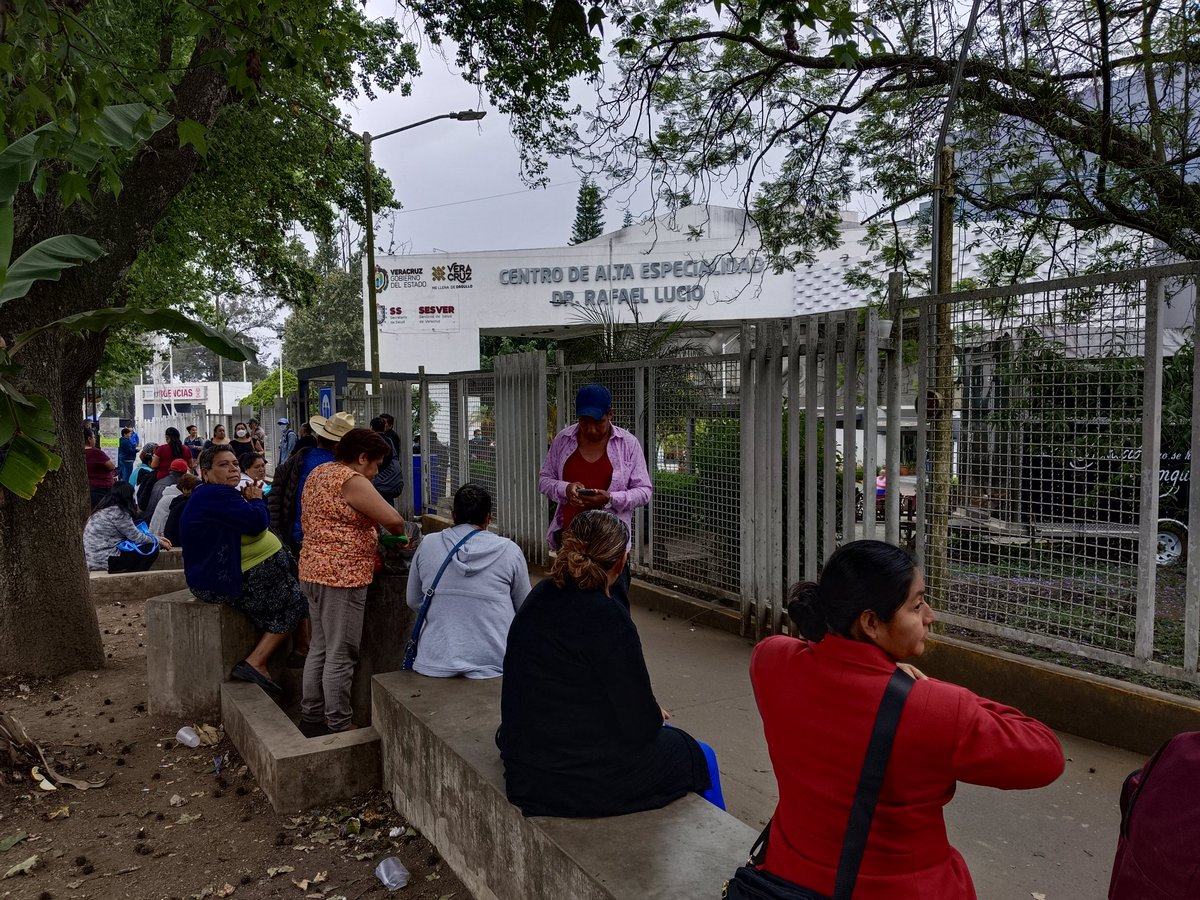 Proveedores del Centro de Alta Especialidad (CAE) informan que ya les suspendieron contratos. 'No hay dinero, no hay insumos y tampoco papelería', de terror lo que sucede, totalmente inoperantes.
#Veracruz