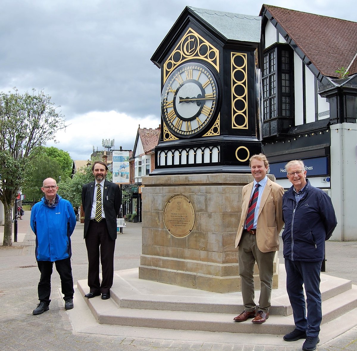 Celebration time as iconic clock returns to Milngavie Precinct!

A popular fixture has returned to Milngavie town centre following extensive repairs and restoration work. The much-loved Copland & Lye clock has been reinstalled in its familiar spot.

@milngavie 

1/2