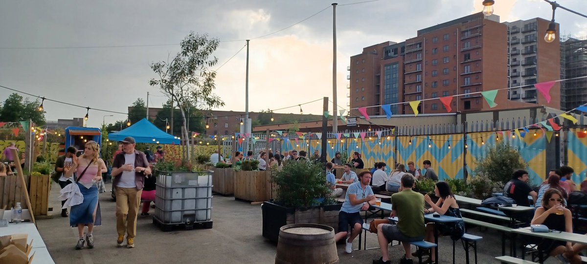 LivBeerCo's tweet photo. 📢📢📢📢📢📢📢📢📢📢

🍻If you're a beery venue in or around Liverpool/Merseyside and hosting any beer-orientated events in the coming weeks, let us know!! 

We can drop the details on our events page...🍻

(Feel free to share to let everyone know!!) x https://t.co/DCOa480Nus