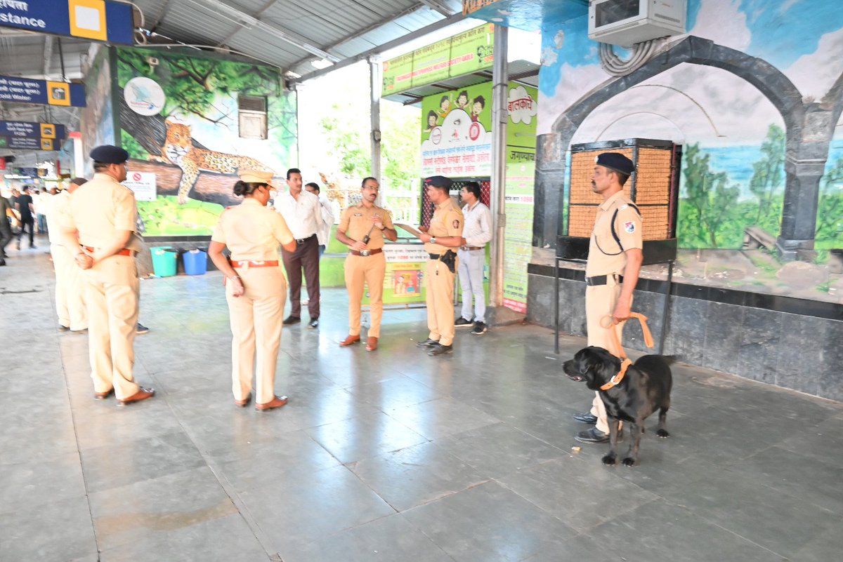 #Mock_Drill | आज @psramdaspeth हद्दीत रेल्वेस्थानकावर अकोला पोलिसांकडून दहशतवादी हल्लाविरोधात करावयाच्या कार्यपद्धतीची रंगीत तालीम !

@IPS_Bachchan
@DGPMaharashtra
@IGP_AmtRange 
@InfoAkola
#AkolaPolice
#akola