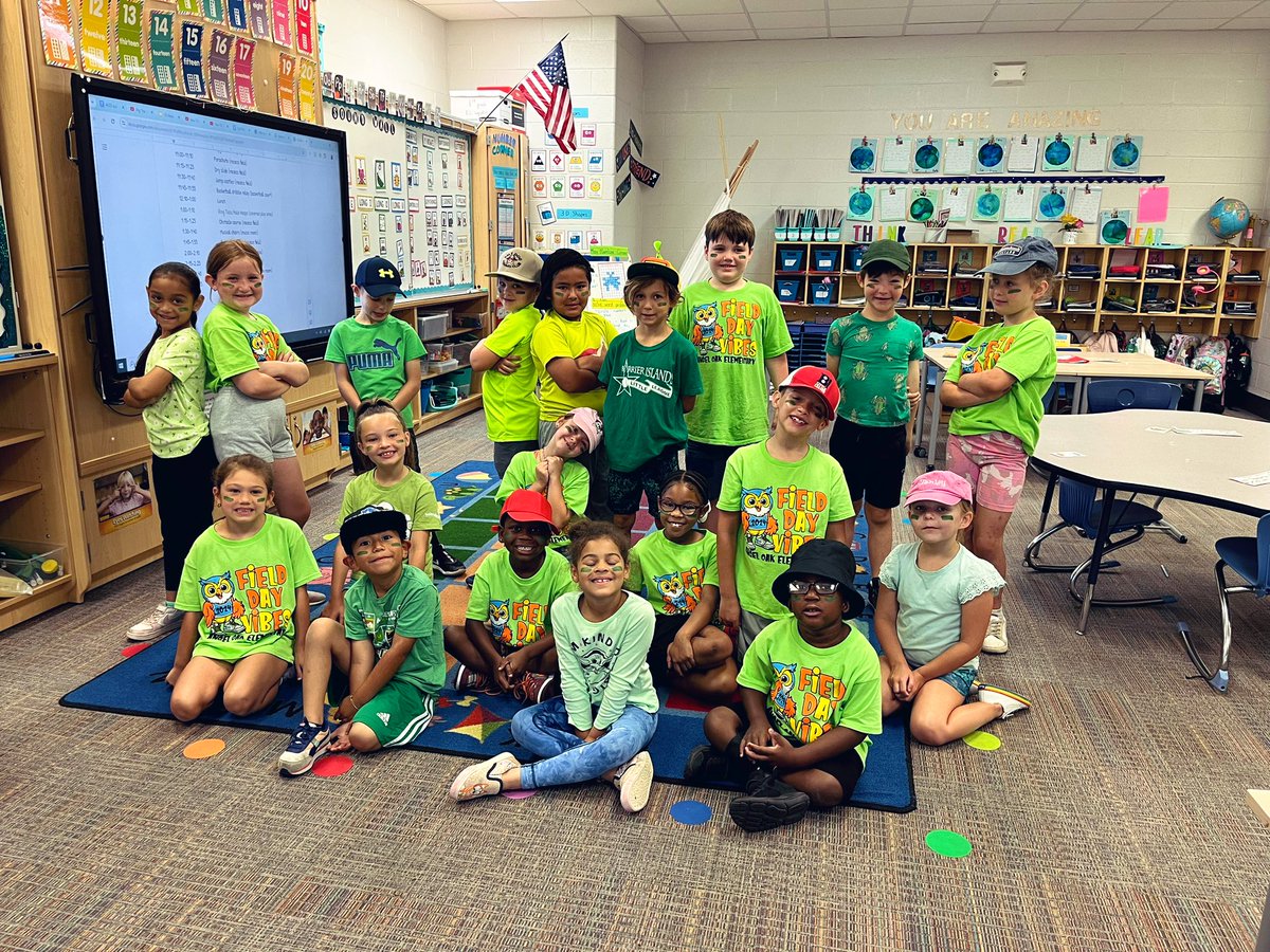 A_Patsalos_K2's tweet photo. 1E is ready for FIELD DAY! 💚#angeloakes https://t.co/oYvHNTOCJH
