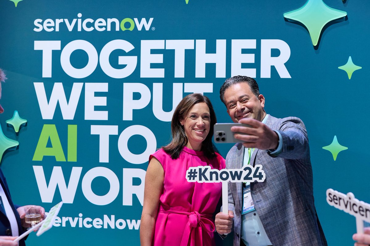 HelloKnowledge's tweet image. Pics or it didn’t happen! 📸 #Know24