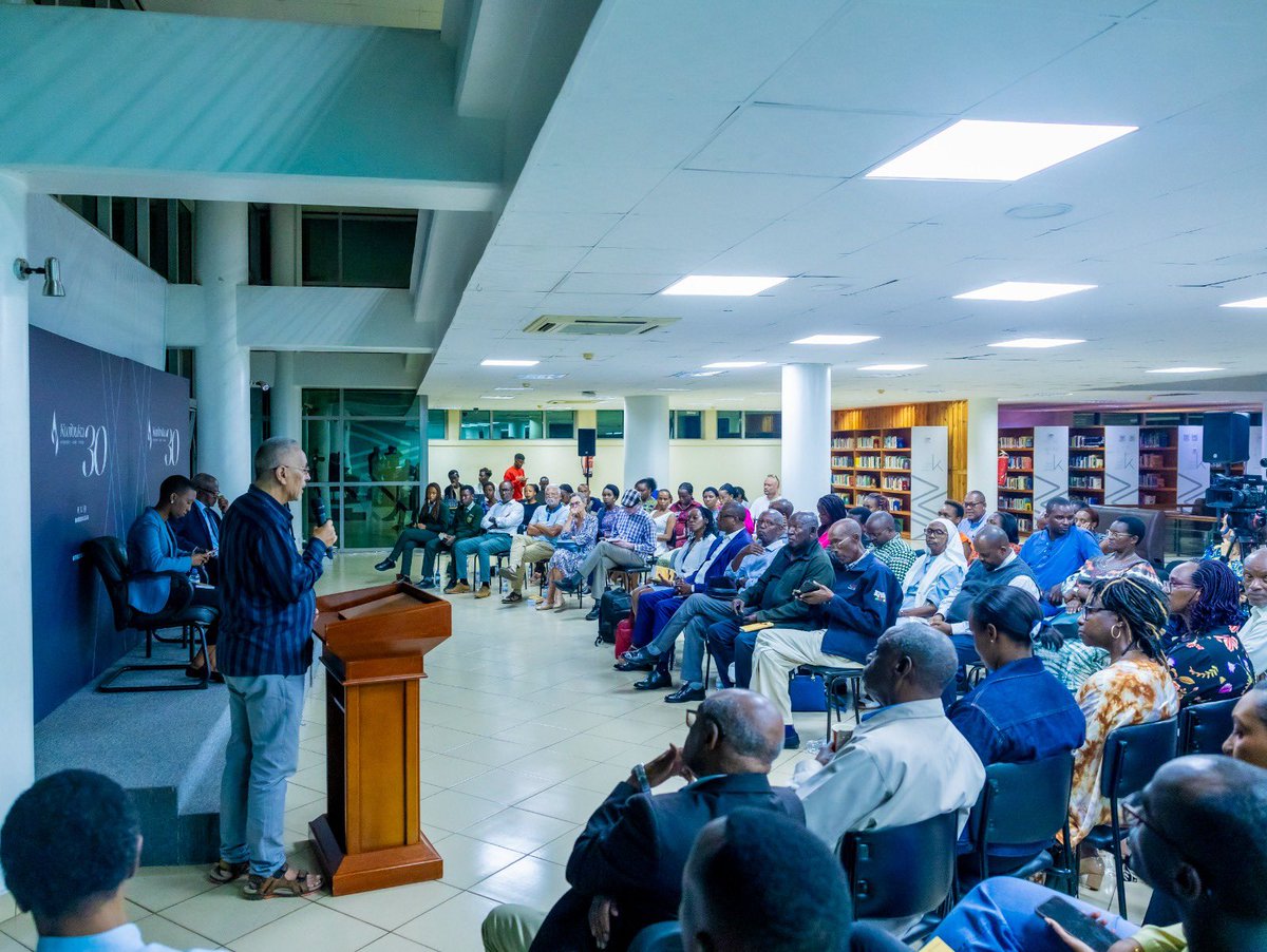 Suivez notre rencontre littéraire #Kwibuka30 avec l’honorable @antoinemugesera, qui nous parle de ses réflexions couvrant la période de 1980 à 2010 combinées dans le Tome III de son anthologie « Rwanda 1980-2010. Regards sur le Rwanda en marche. » Une conversation à la fois