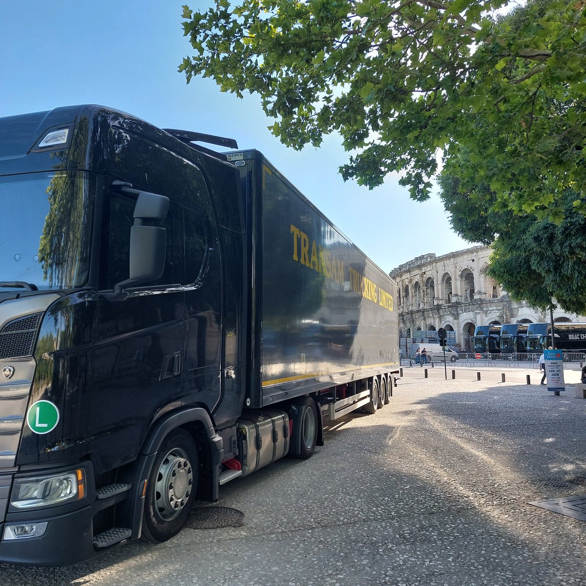 #FestivaldeNîmes Quelque chose se prépare et c'est la seule photo du concert d'Éric Clapton que vous verrez #mercipourlesphotographespro