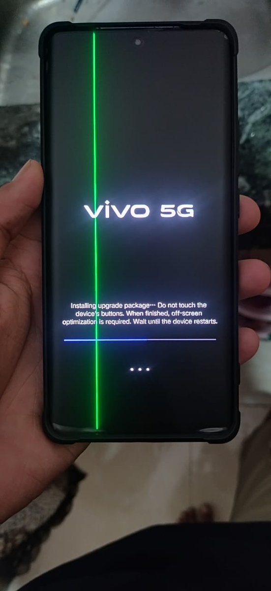 anis_varalia's tweet photo. @Vivo_India
@JCvivoIndia 
@Vivo_GLOBAL 
My vivo x70 pro device after may update getting green line on
display 
I faced this problem 2nd time 
Please resolve my problem urgently https://t.co/kxguAqgxuN