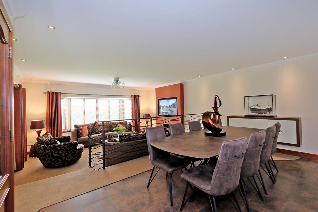 McEwanFraser's tweet image. 📍 10 Cowie Crescent,Peterhead,AB42

▪️ Offers over £400,000
▪️ 5 🛏️ | 3 🛁

➡️ l8r.it/D9Ik

For more information or to arrange a viewing:
📱 DM or WhatsApp us
☎️ Aberdeenshire 01224 472 441
📧 viewings@mcewanfraserlegal.co.uk