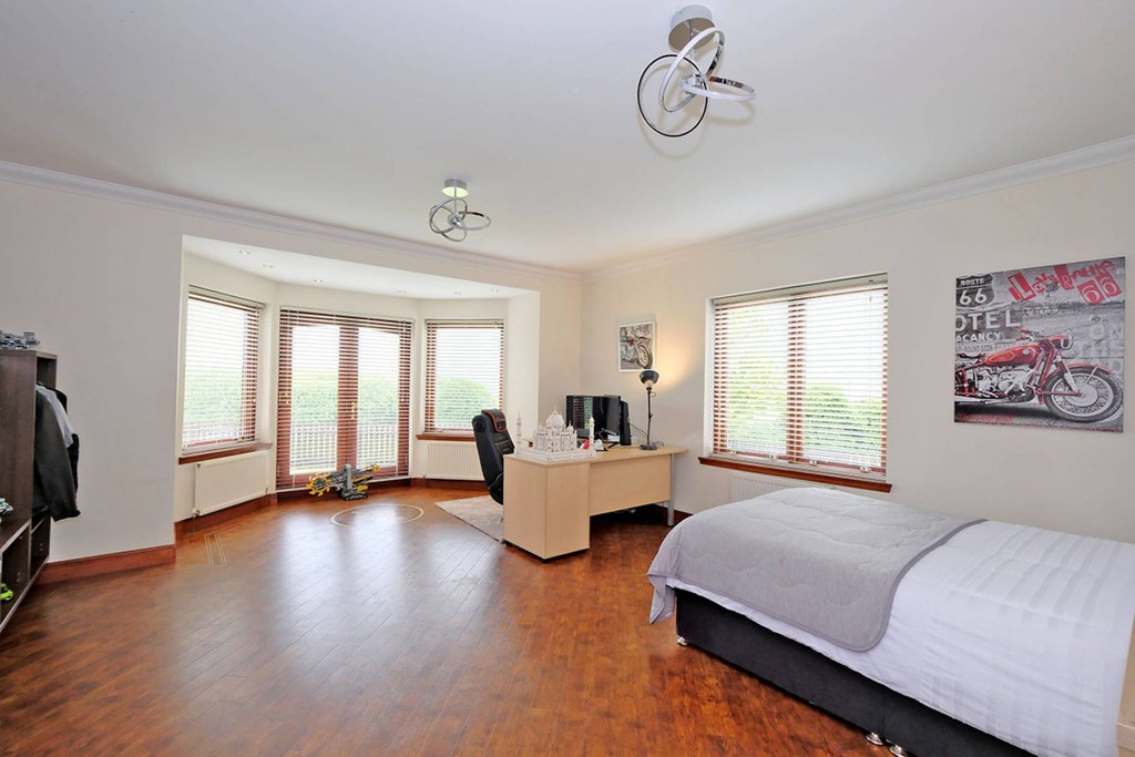 McEwanFraser's tweet image. 📍 10 Cowie Crescent,Peterhead,AB42

▪️ Offers over £400,000
▪️ 5 🛏️ | 3 🛁

➡️ l8r.it/D9Ik

For more information or to arrange a viewing:
📱 DM or WhatsApp us
☎️ Aberdeenshire 01224 472 441
📧 viewings@mcewanfraserlegal.co.uk