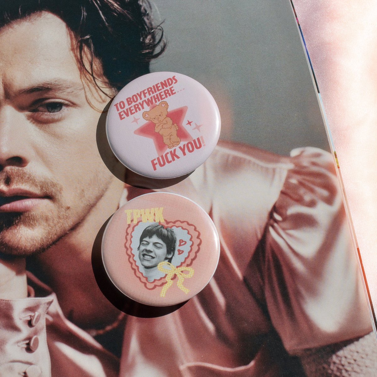 knottedcherries's tweet photo. new item alert 🥰 pins!!! perfect for all my tote bag loving girlies. these 5 pins will be available to order on my depop &amp; etsy this Sunday, June 2nd at 1pm CST. 🎀 there will be a select amount for the first drop so set your alarms! 💌 https://t.co/bHEqHKr74E