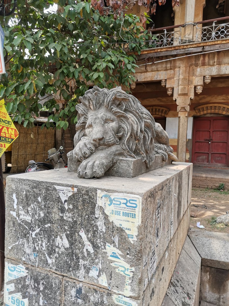 One of the intresting and unique architecture is the twin lions infront of Gajapati palace .(Exactly not twins)
One is awake to guard the palace , while another is resting infront of the palace .
#Gapati_palace 
Such fine crafting is even rare in India. 
Sadly in poor condition.