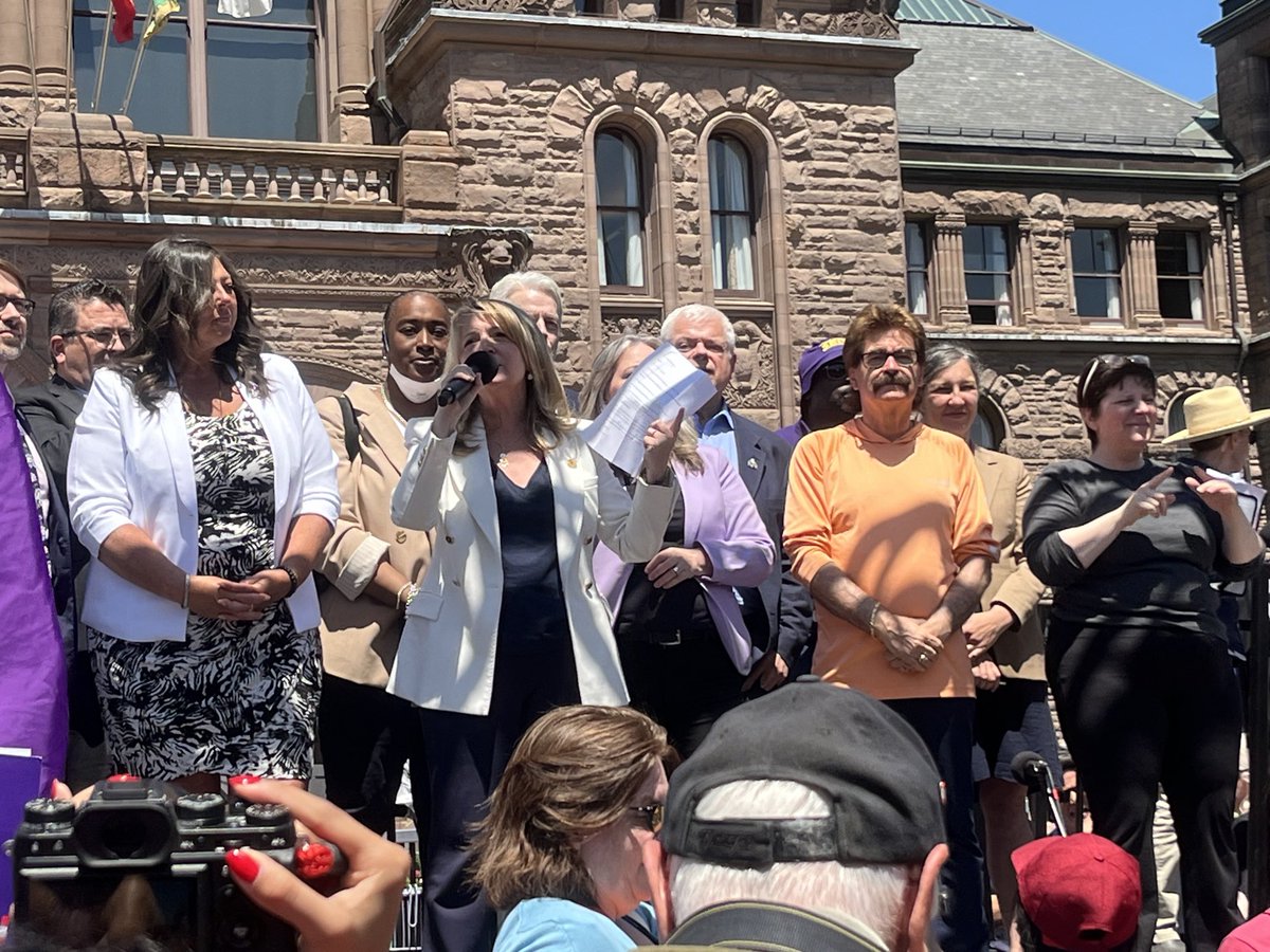 ⁦@MaritStiles⁩ addressing a crowd of over 10,000 people on the front lawn of Queen’s Park who are defending public health care!