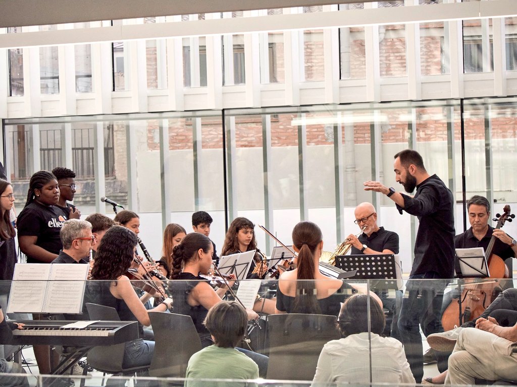 ins_lladonosa's tweet image. Emotiu concert de la nostra Coral i l'Ensemble al @MuseuMorera. Amb un repertori multicultural i ple de sorpreses!!