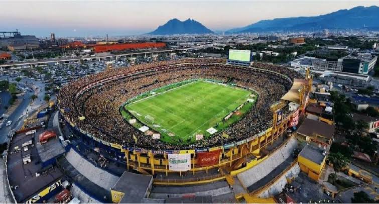 Hoy El Estadio Universitario está cumpliendo 57 años de vida… Aquí, TIGRES ganó títulos de ascenso, Liga y Copa… Jugó partidos de Libertadores y Conca. Ya la directiva felina y Cemex afirman que están en la etapa de planeación para la construcción de la nueva casa felina.