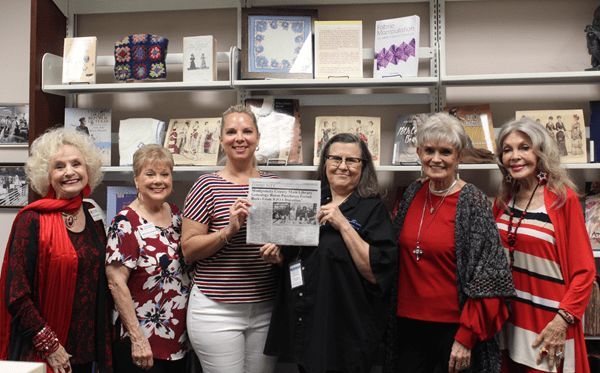 REBEL JOAN OF ARC MEMBERS POSE WITH GENEALOGY DEPARTMENT DIRECTOR, AND CONFEDERATE PERIOD BOOKS, IN APPRECIATION! southernnation.org/featured/rebel… #FreeDixie #DeoVindice #FJB