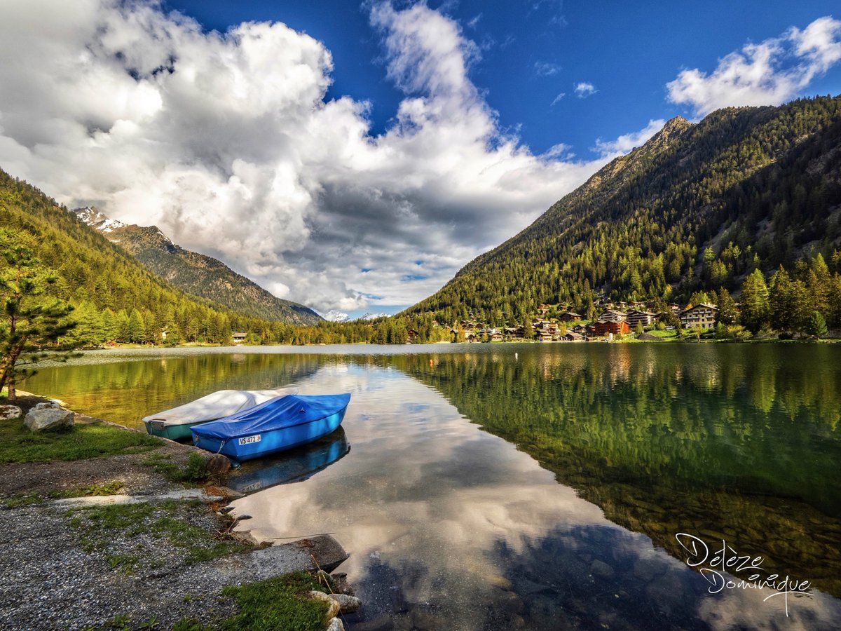 Magnifique petit lac, lové au cœur des montagnes, Champex 🏔️💙🏔️💙🇨🇭

#valais #suisse #switzerland