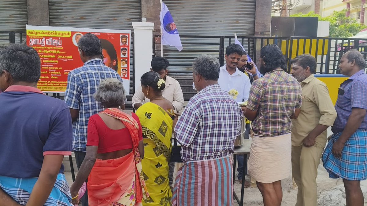 TVKHQ_Chennai's tweet photo. தலைவர் @actorvijay அவர்களின் சொல்லுக்கிணங்க,

#மே-28 உலக பட்டினி தினத்தை முன்னிட்டு!

• #சென்னைபுறநகர் மாவட்ட 
#ஆலந்தூர் தெற்கு பகுதி 167-வது வட்ட இளைஞரணி தமிழக வெற்றிக் கழகம் சார்பாக, காலை டிபன் வழங்கப்பட்டது.

#ஆலந்தூர்தொகுதி 
#TVK #தமிழகவெற்றிக்கழகம்‌ #Thalapathy https://t.co/VsvwiQ3Cft