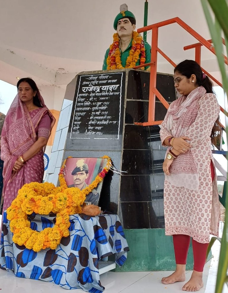 Megha and her mother today completed 25 years sans

LANCE NAIK RAJENDER YADAV
18 GRENADIERS #IndianArmy

and she herself is yet to be 25. Homage to L NK Rajender Yadav on his balidan diwas today.
#FreedomisnotFree Megha paid #CostofWar.
#25YearsofKargilWar
#25YearsofKargilVijay