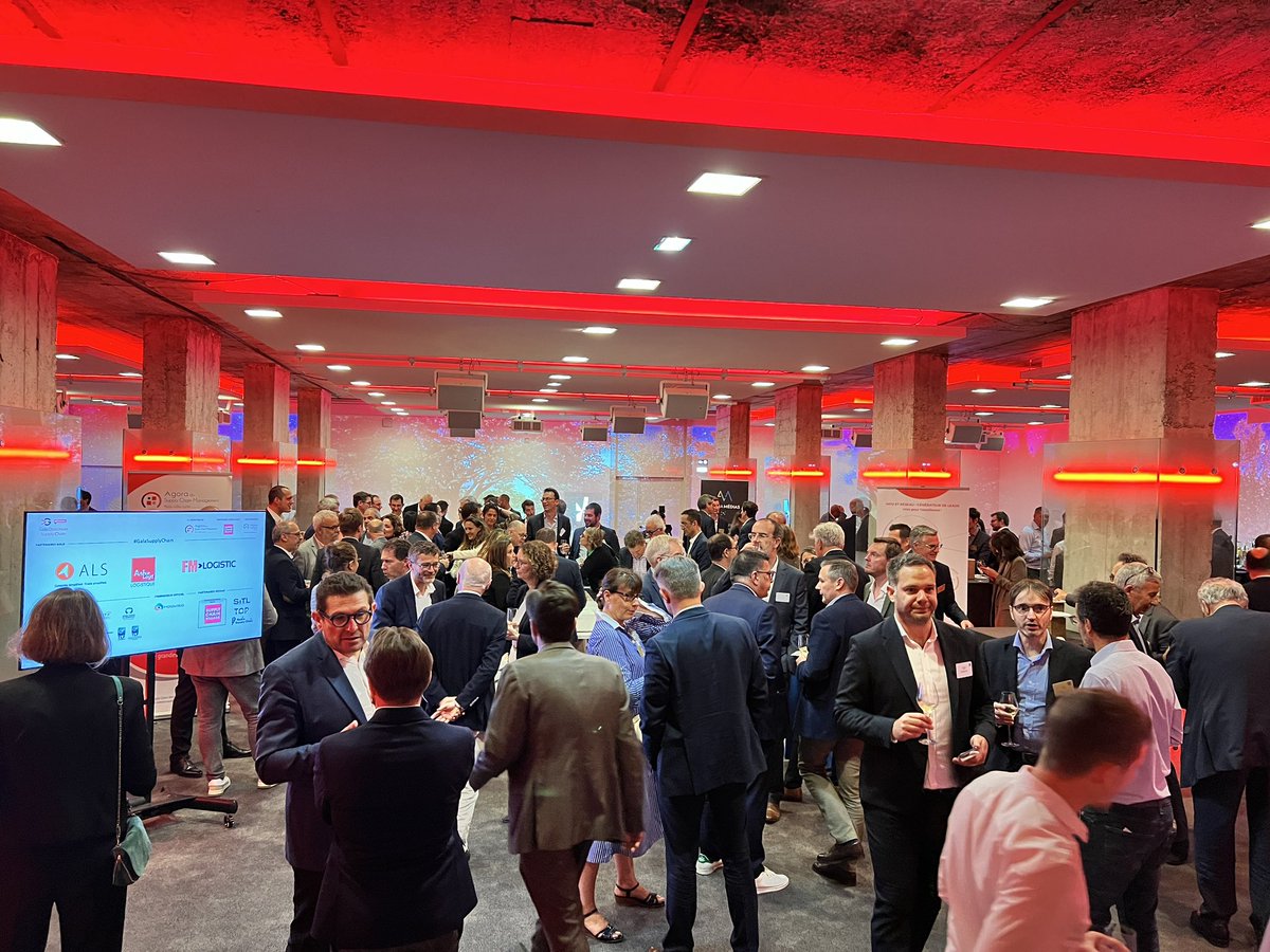 [ LIVE 🔴 ]
La salle est presque comble ! 

Échange et convivialité au maximum 💬

#GalaSupplyChain #AgoraManagers #Logistique #PartenaireGold