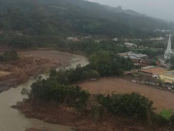 #OperaçãoTaquariII Esquadrão Pelicano realiza Evacuação Aeromédica de paciente grave. “Jurando todos salvar, sempre salvar”. Foi com essa missão, a de salvar-vidas, que o Segundo Esquadrão do Décimo Grupo de Aviação (2º/10º GAV) - Esquadrão Pelicano realizou, uma evacuação