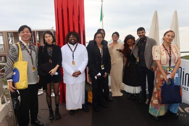 jrnepales's tweet image. READ: My #HollywoodInsider on "Cannes 2024: Directors' Factory spotlights the Philippines, Filipino filmmakers, collaborators" @Festival_Cannes @gmanews @gmanetwork #ColdCut #Nightbirds #Silig #WalayBalay @biancabalbuena #DirectorsFortnight #FilipinoFilms

bit.ly/3R6o3O4