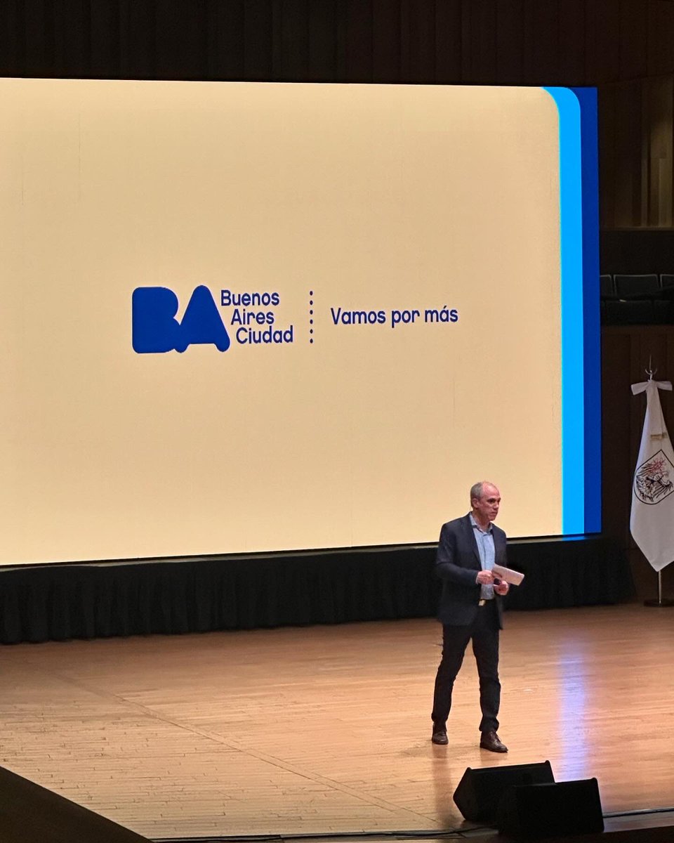 Ayer, en Gabinete Ampliado, acompañando al Jefe de Gobierno <a href="/jorgemacri/">Jorge Macri</a> la ViceJefa <a href="/claramuzzio/">Clara Muzzio</a>  al Secretario de Gobierno y Vínculo Ciudadano <a href="/cesartorresok/">César Angel Torres</a> 
#Vamospormas 💪🏿💪🏿💪🏿