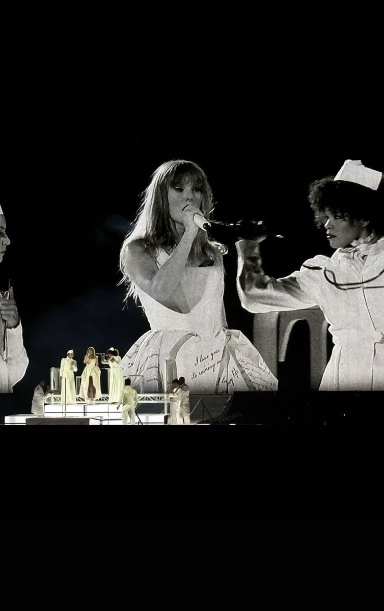 thedarlingshop's tweet photo. Some pics from last night. #TaylorSwiftErasTourEspana #TaylorSwiftErasTourEspaña #SpainTStheErasTour #TTPD https://t.co/TiJFpsHuZT